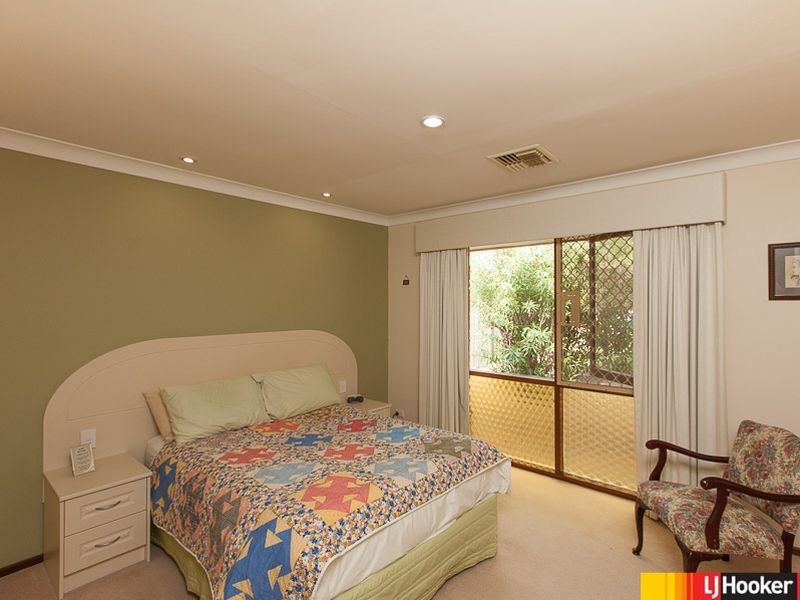 9 Debenham Way, Hillarys WA 6025