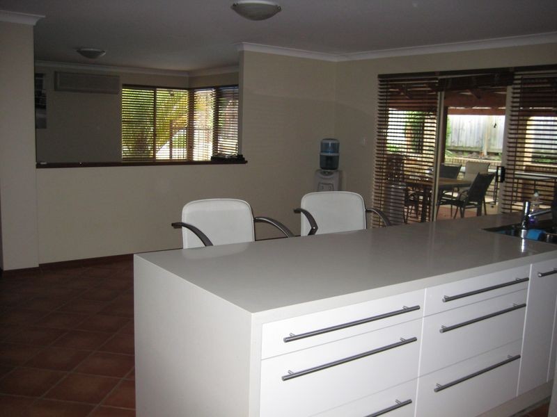 27 Quinault Loop, Joondalup WA 6027