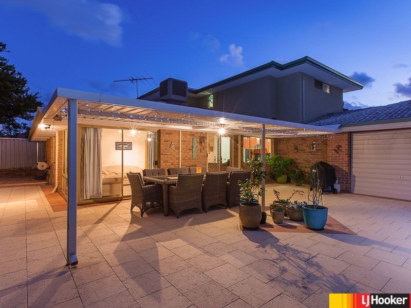 17 Lexcen Cres, Ocean Reef WA 6027