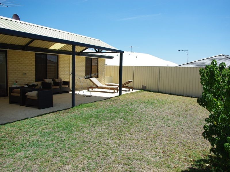 11 Fineview  Crescent, Carramar WA 6031