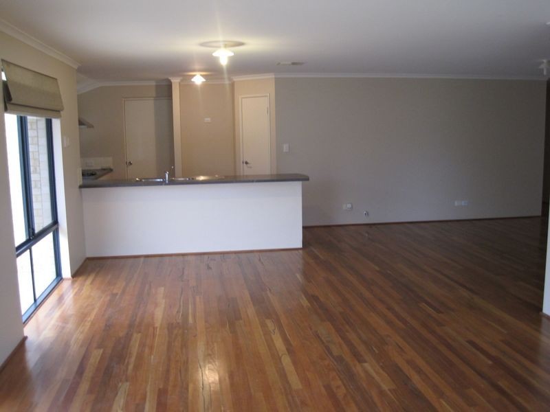11 Fineview  Crescent, Carramar WA 6031