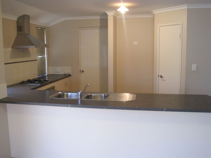 11 Fineview  Crescent, Carramar WA 6031