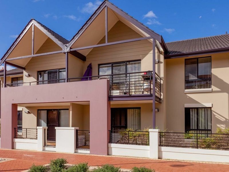 11/174 Lakeside Drive, Joondalup WA 6027