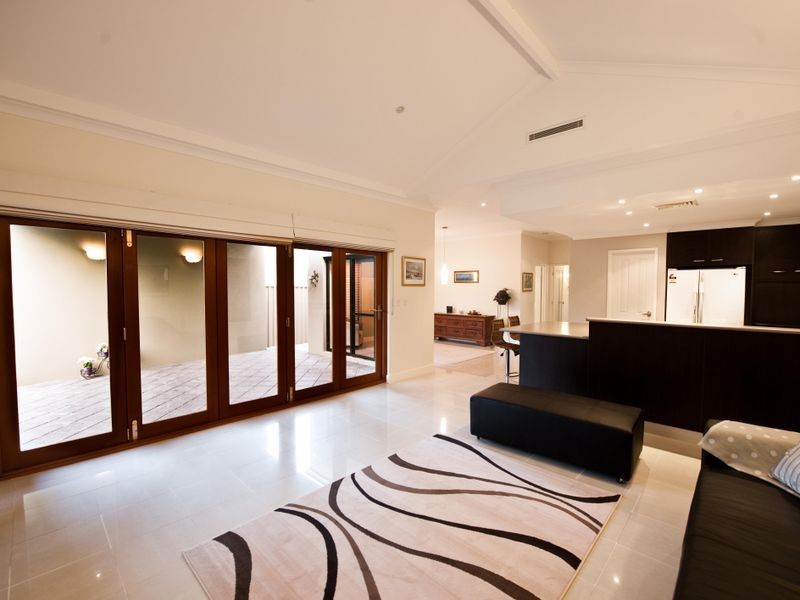 17 Lakeside Dr, Joondalup WA 6027