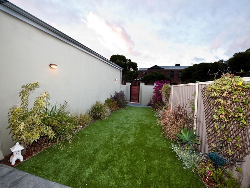 17 Lakeside Dr, Joondalup WA 6027