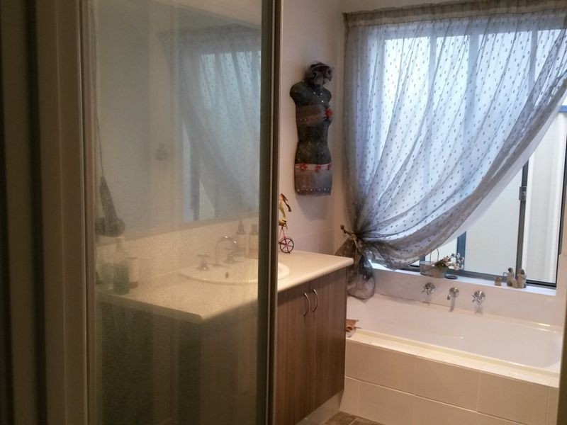 10 Ray Gardiner Vista, Tapping WA 6065