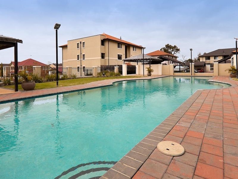 11/174 Lakeside Drive, Joondalup WA 6027