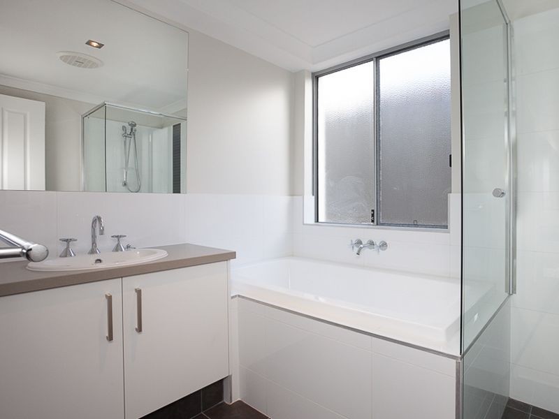 2 OSPREY DRIVE, Edgewater WA 6027