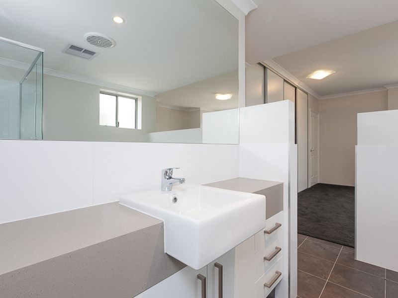 2 OSPREY DRIVE, Edgewater WA 6027