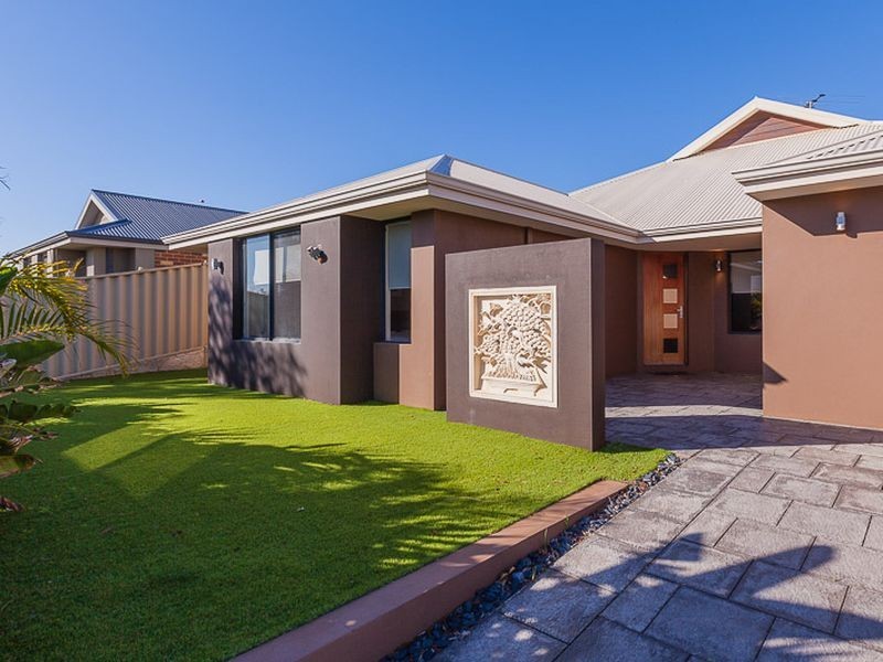 4 Benjamin Crescent, Tapping WA 6065