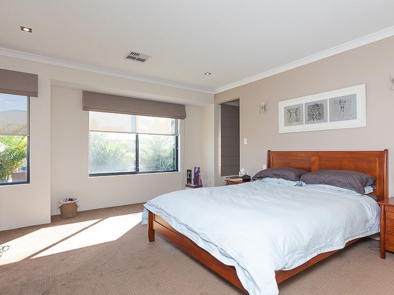 4 Benjamin Crescent, Tapping WA 6065
