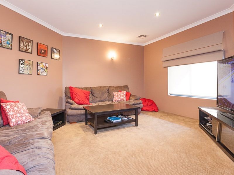 4 Benjamin Crescent, Tapping WA 6065