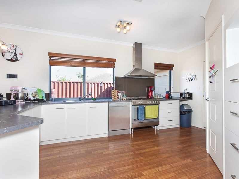 4 Benjamin Crescent, Tapping WA 6065