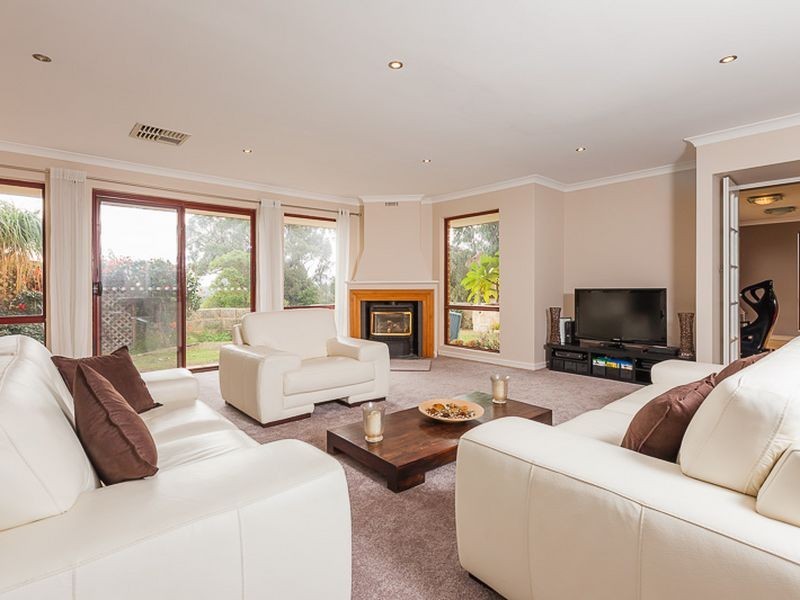 9 Stillwater Way, Edgewater WA 6027
