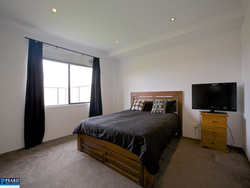 7 Prion Pass, Tapping WA 6065