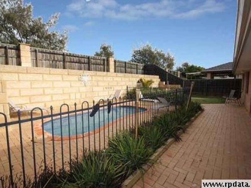 18 Burnett Drive, Clarkson WA 6030