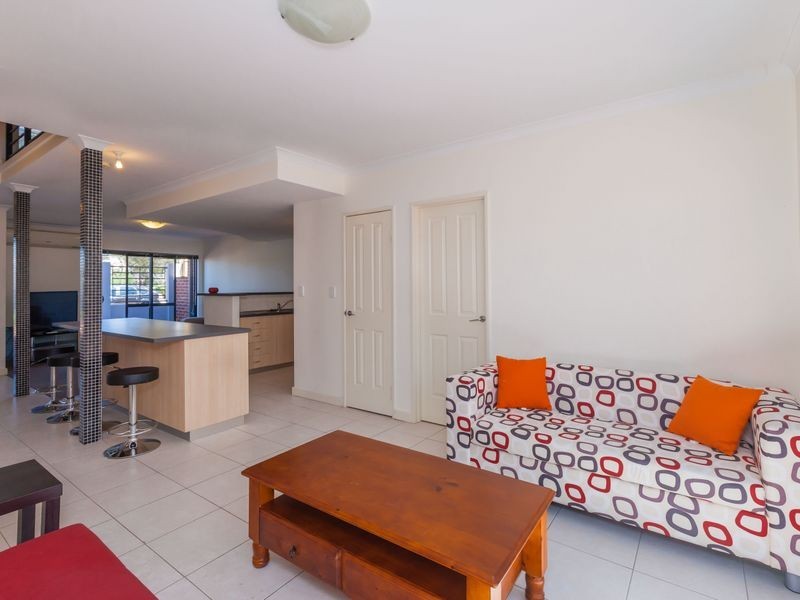 122 Lakeside Drive, Joondalup WA 6027
