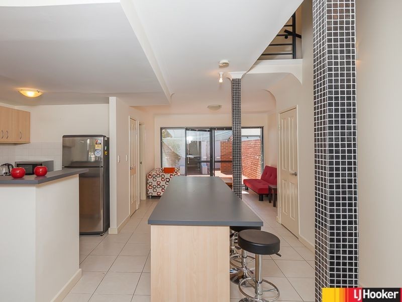 122 Lakeside Drive, Joondalup WA 6027