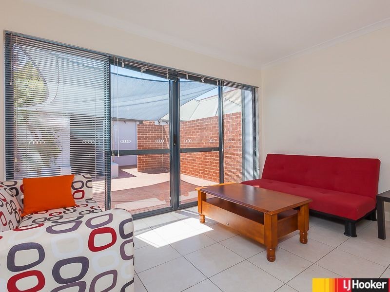 122 Lakeside Drive, Joondalup WA 6027