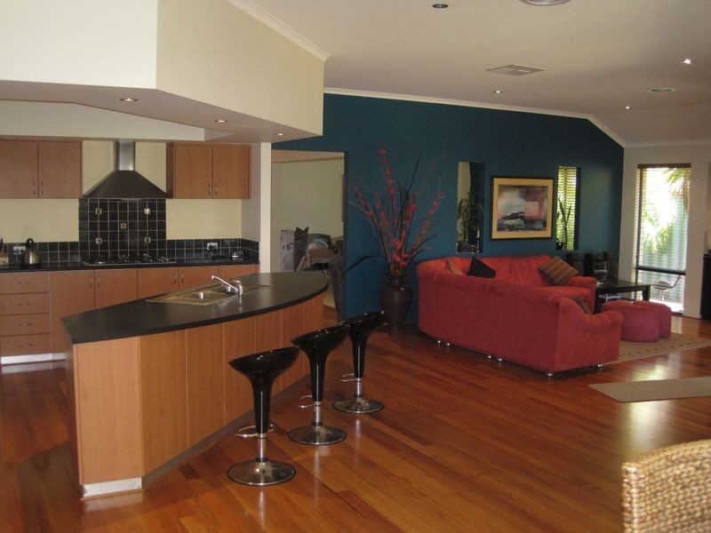 5 Tenement Loop, Hocking WA 6065