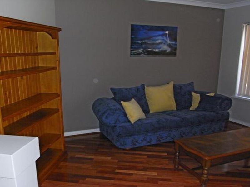 11 Grassbird Avenue (Bed 2), Joondalup WA 6027