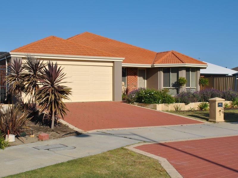 5 Goshawk Street, Tapping WA 6065