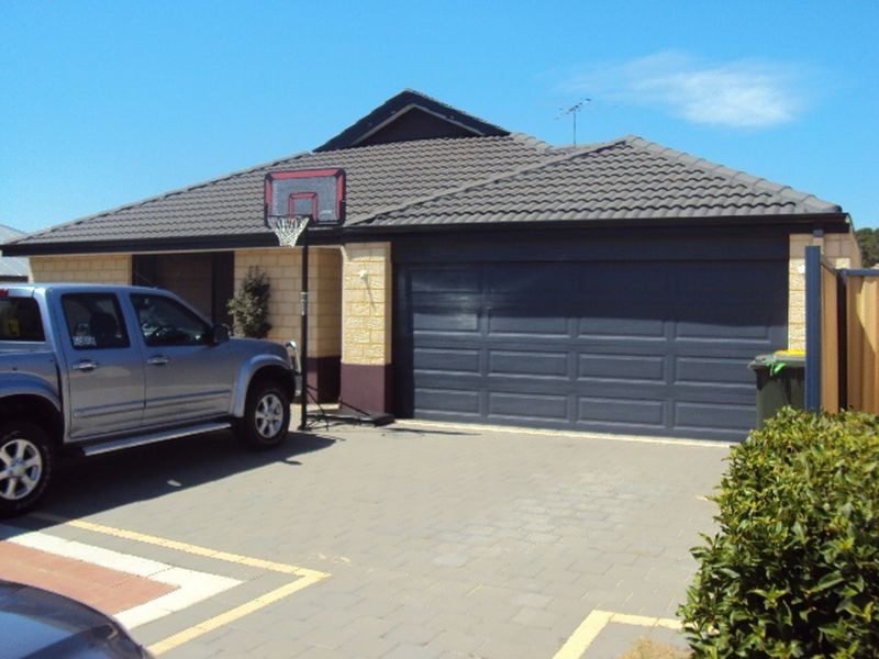 12 Grallina Way, Tapping WA 6065