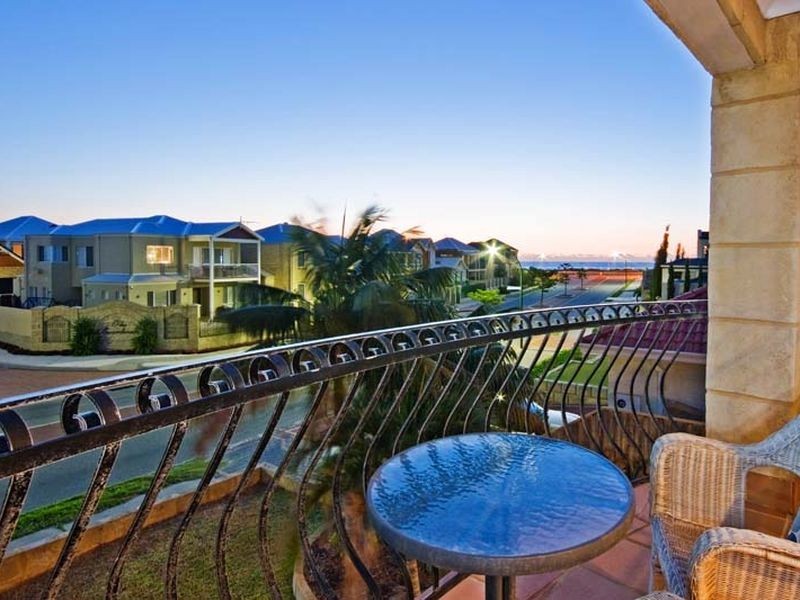 209 Flinders Avenue, Hillarys WA 6025