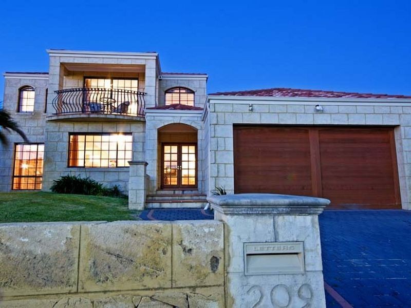 209 Flinders Avenue, Hillarys WA 6025