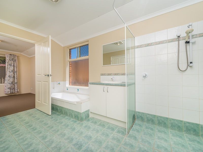 2 Faranda Close, Hocking WA 6065