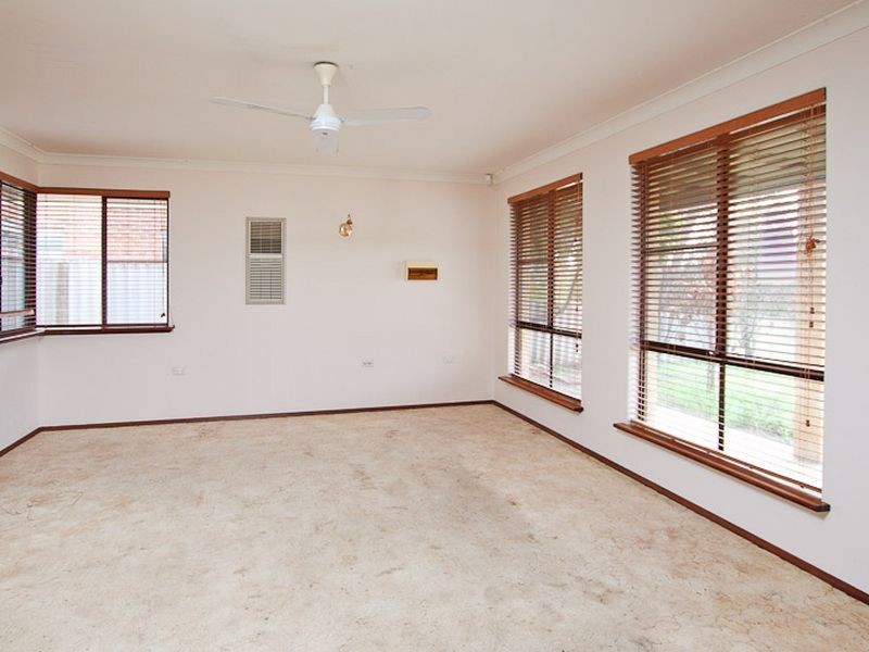 21 James Street, Mariginiup WA 6065