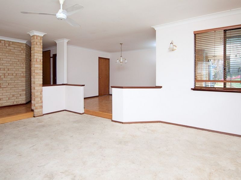 21 James Street, Mariginiup WA 6065