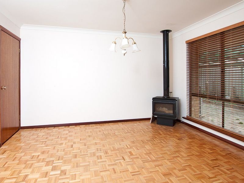 21 James Street, Mariginiup WA 6065