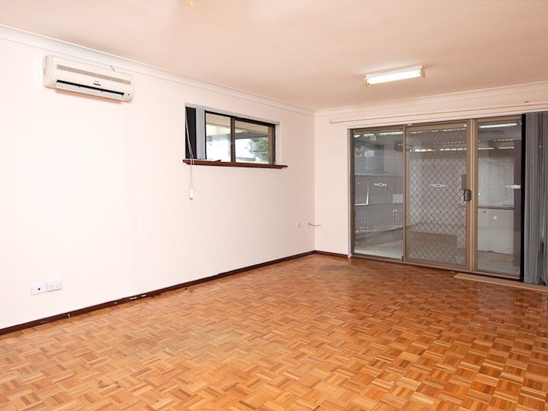 21 James Street, Mariginiup WA 6065