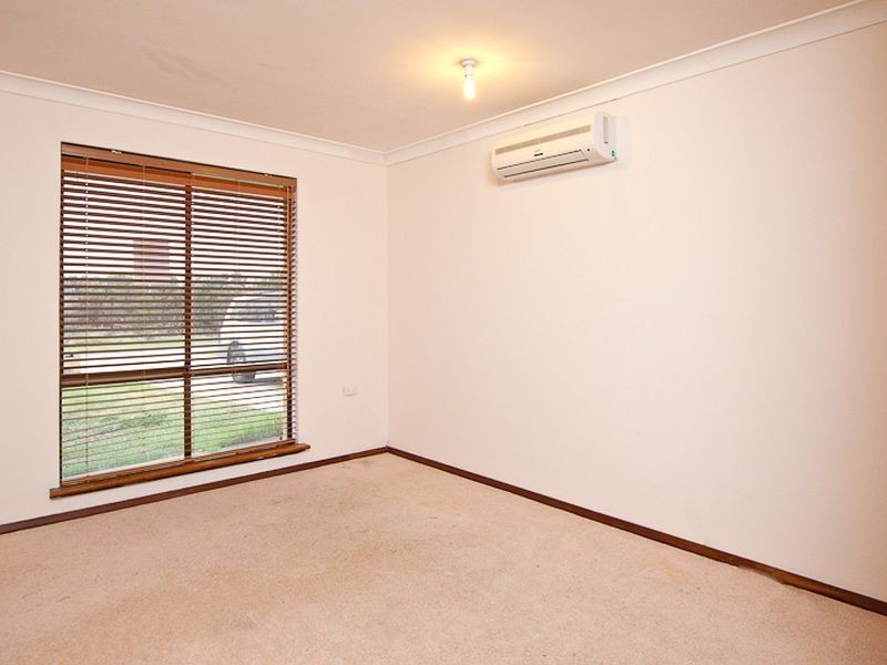 21 James Street, Mariginiup WA 6065