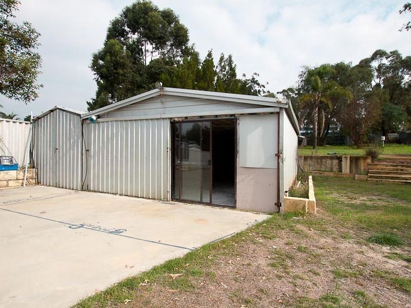 21 James Street, Mariginiup WA 6065