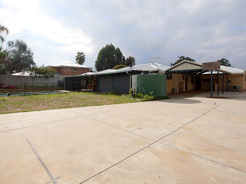 21 James Street, Mariginiup WA 6065