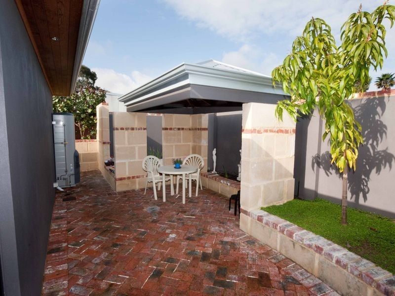 4 Dallas Crescent, Wanneroo WA 6065