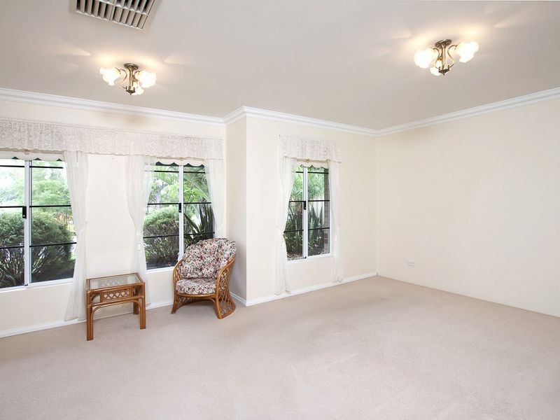 14 Cheriton Drive, Carramar WA 6031