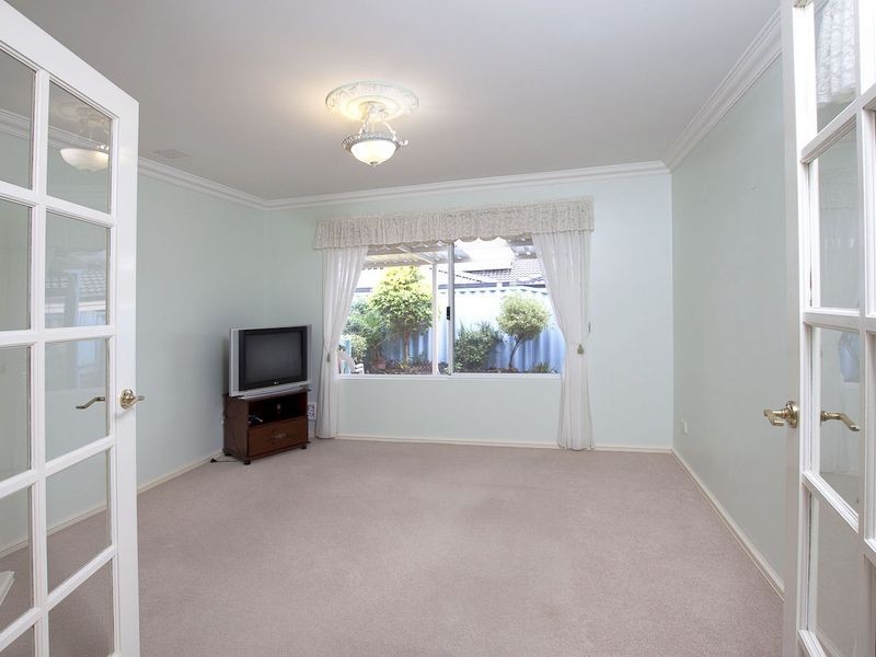 14 Cheriton Drive, Carramar WA 6031