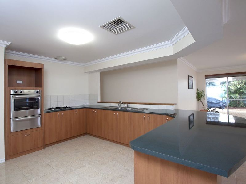 14 Cheriton Drive, Carramar WA 6031