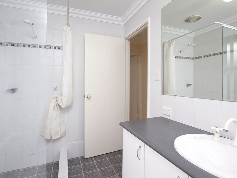 14 Cheriton Drive, Carramar WA 6031