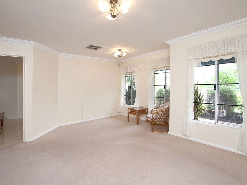 14 Cheriton Drive, Carramar WA 6031