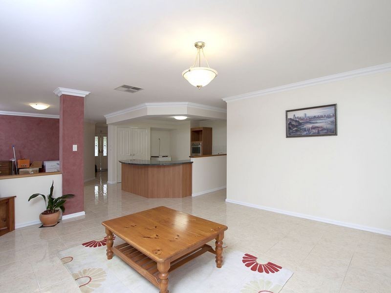 14 Cheriton Drive, Carramar WA 6031