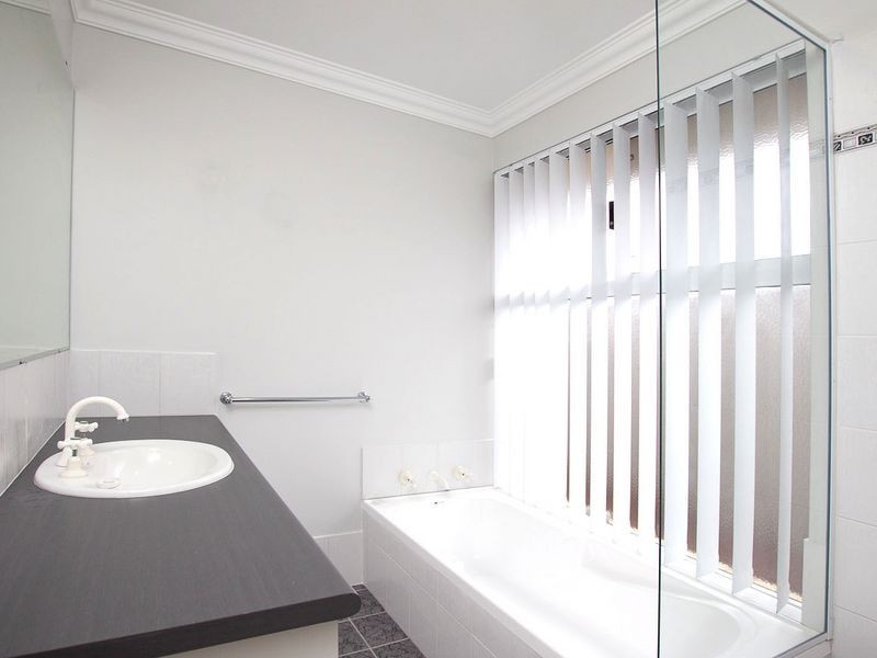 14 Cheriton Drive, Carramar WA 6031