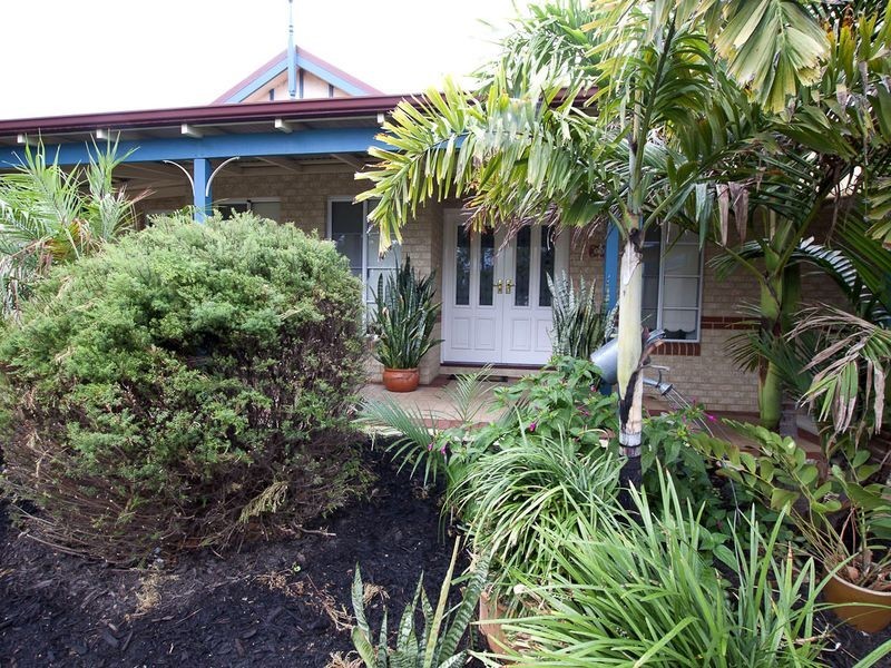 14 Cheriton Drive, Carramar WA 6031