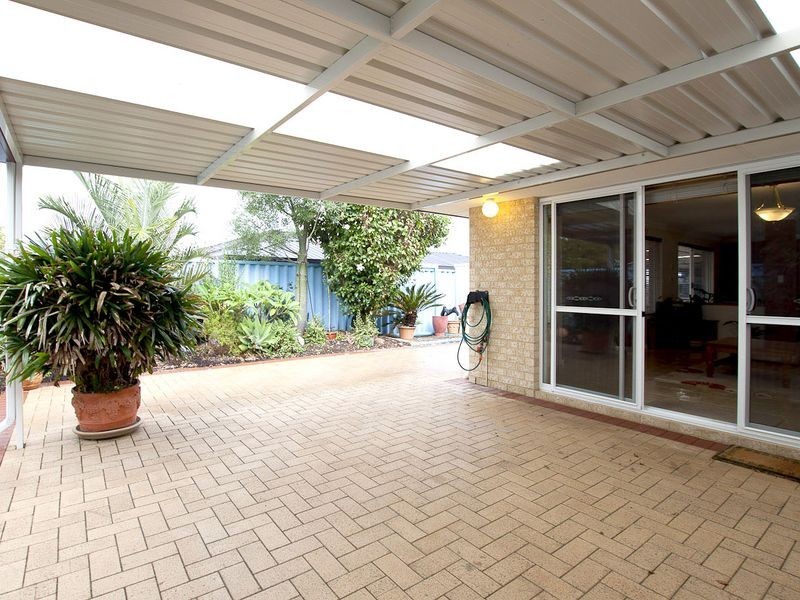 14 Cheriton Drive, Carramar WA 6031