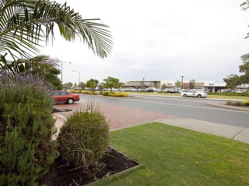 14 Cheriton Drive, Carramar WA 6031