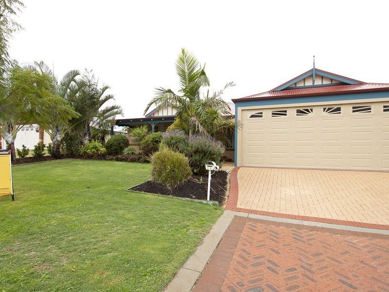 14 Cheriton Drive, Carramar WA 6031