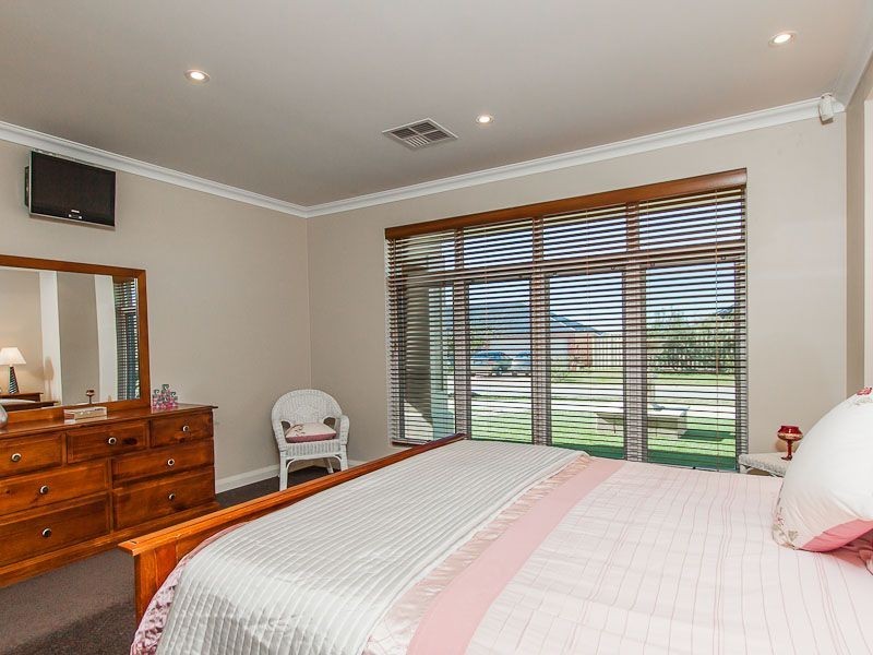19 Naismith Rd, Tapping WA 6065